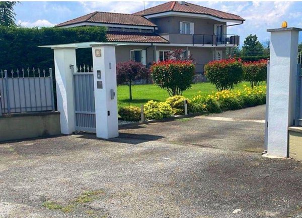 casa indipendente in vendita a Front