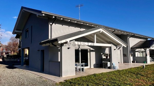 casa indipendente in vendita a Front