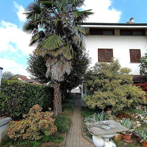 casa indipendente in vendita a Front in zona Grange di Front