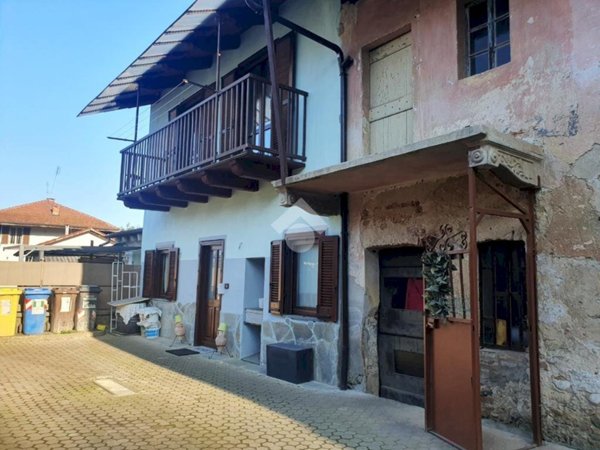 casa semindipendente in vendita a Front in zona Grange di Front