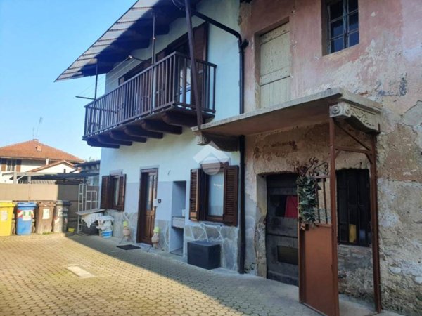 casa semindipendente in vendita a Front in zona Grange di Front