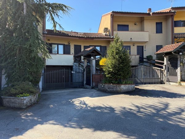 casa indipendente in vendita a Front