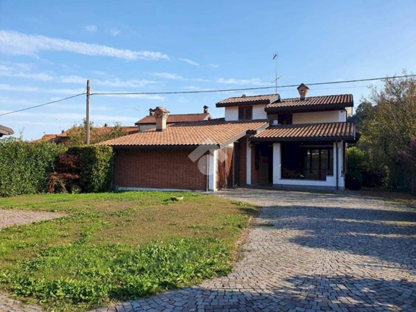 casa indipendente in vendita a Front