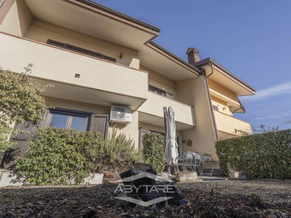 casa indipendente in vendita a Front