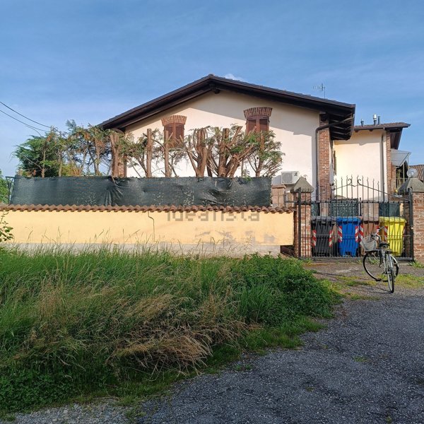 appartamento in vendita a Front