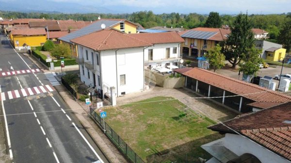 casa indipendente in vendita a Front