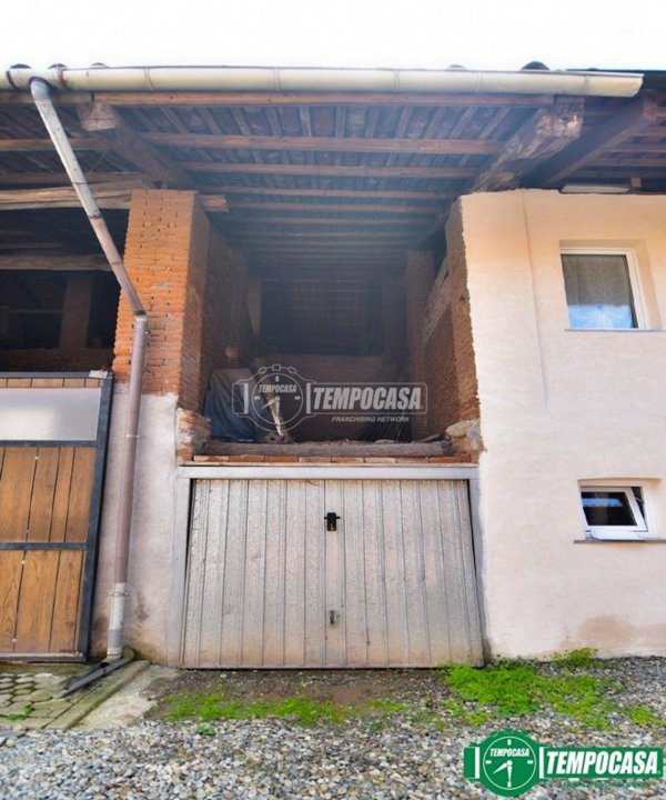 box auto in vendita a Front in zona Grange di Front