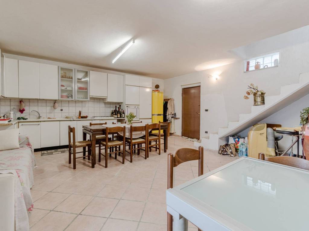 casa indipendente in vendita a Front in zona Ceretti