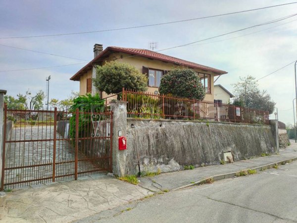 casa indipendente in vendita a Frossasco