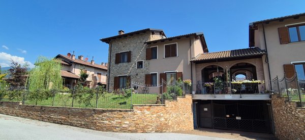 casa indipendente in vendita a Frossasco
