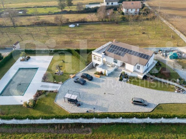 casa indipendente in vendita a Frossasco