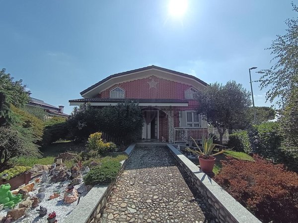 casa indipendente in vendita a Frossasco