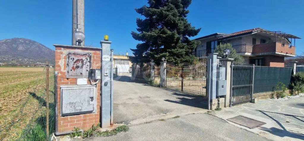 casa indipendente in vendita a Frossasco