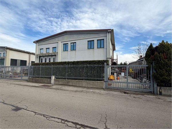 capannone in vendita a Garzigliana in zona Conti