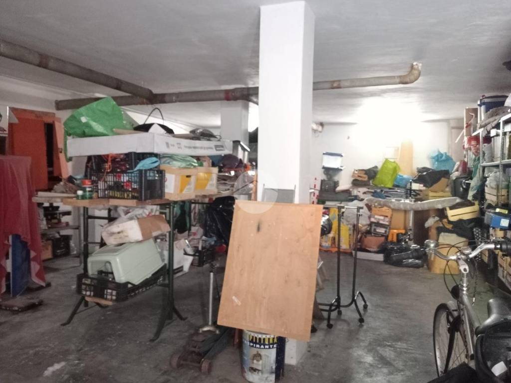 locale di sgombero in vendita a Gassino Torinese