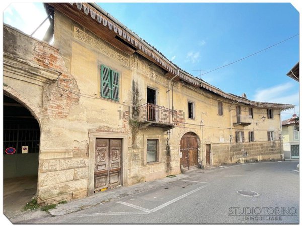 esavano in vendita a Gassino Torinese