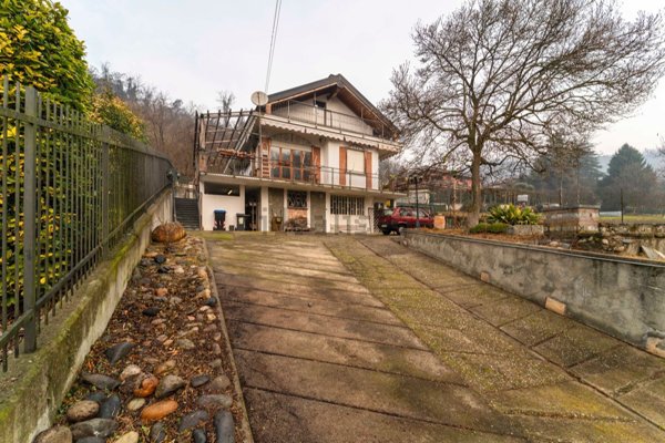 casa indipendente in vendita a Gassino Torinese in zona Bussolino