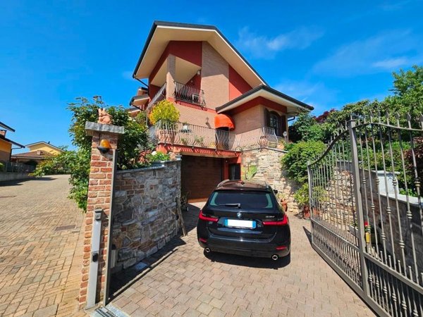 casa indipendente in vendita a Gassino Torinese in zona Bussolino
