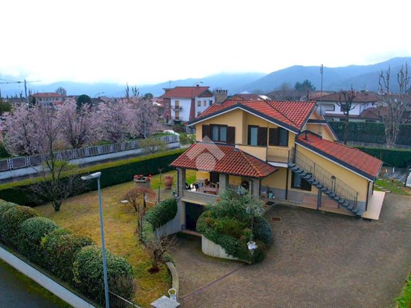 casa indipendente in vendita a Giaveno in zona Villa