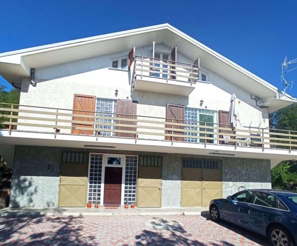 casa indipendente in vendita a Giaveno in zona Villa