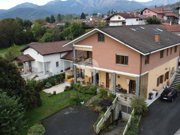 casa indipendente in vendita a Giaveno in zona Villa