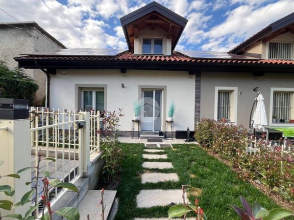 casa indipendente in vendita a Giaveno in zona Sala