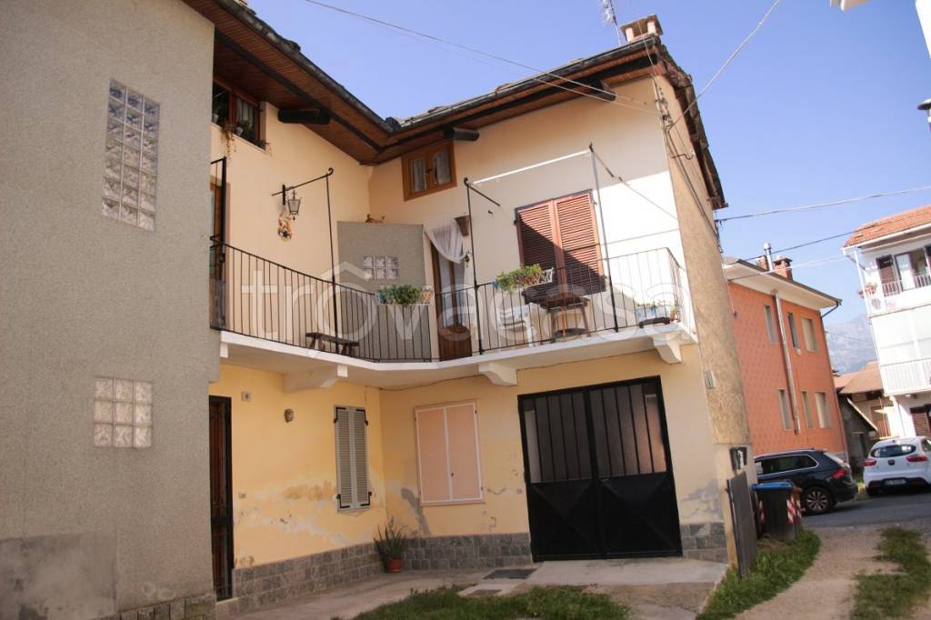 appartamento in vendita a Giaveno in zona Selvaggio