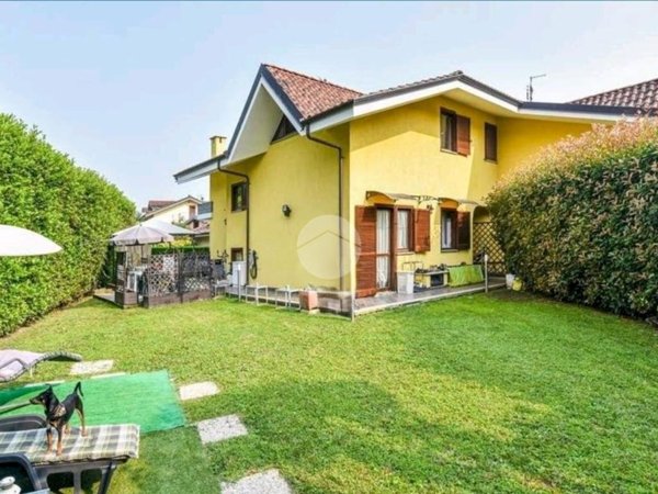 casa indipendente in vendita a Giaveno in zona Villa