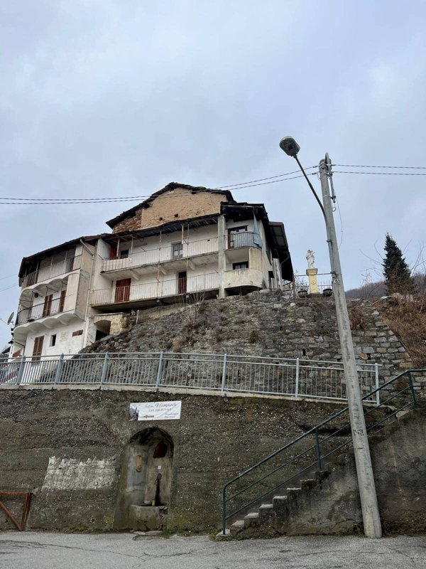 casa semindipendente in vendita a Giaveno in zona Maddalena