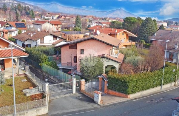 casa indipendente in vendita a Giaveno in zona Villa