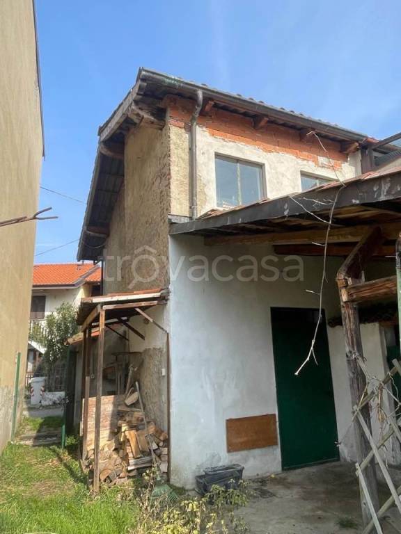 locale di sgombero in vendita a Giaveno