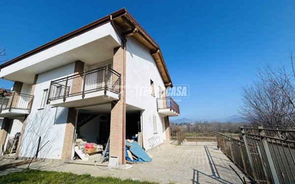 casa indipendente in vendita a Giaveno in zona Villa