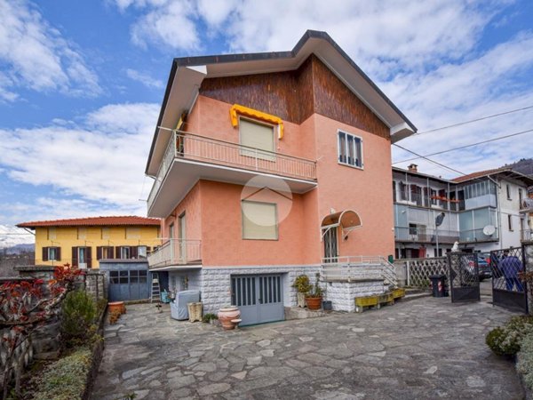 casa indipendente in vendita a Giaveno in zona Villa