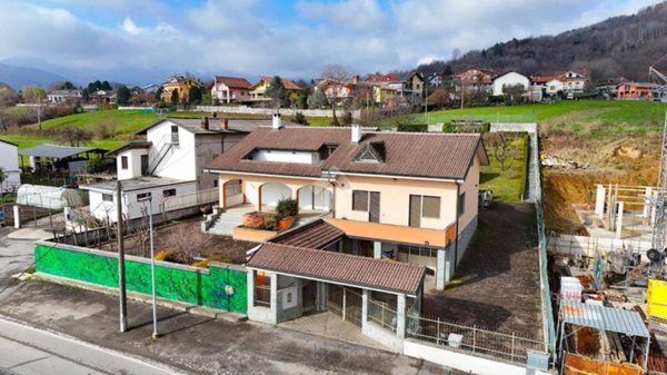 casa indipendente in vendita a Giaveno in zona Villa