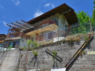 casa indipendente in vendita a Giaveno in zona Sala