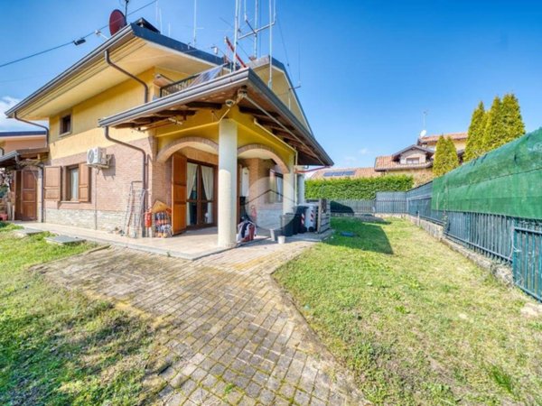 casa indipendente in vendita a Giaveno in zona Villa