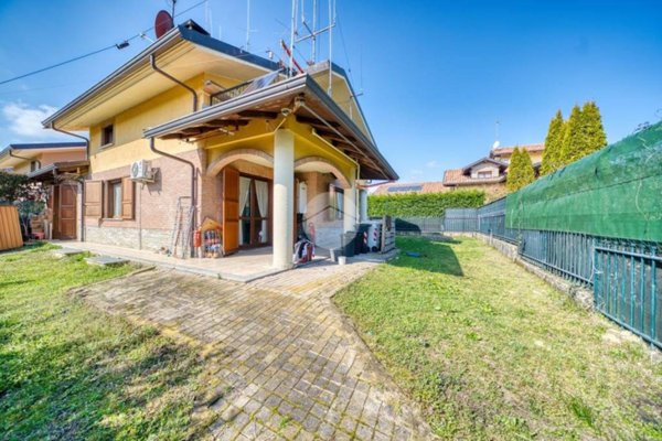 casa indipendente in vendita a Giaveno in zona Villa