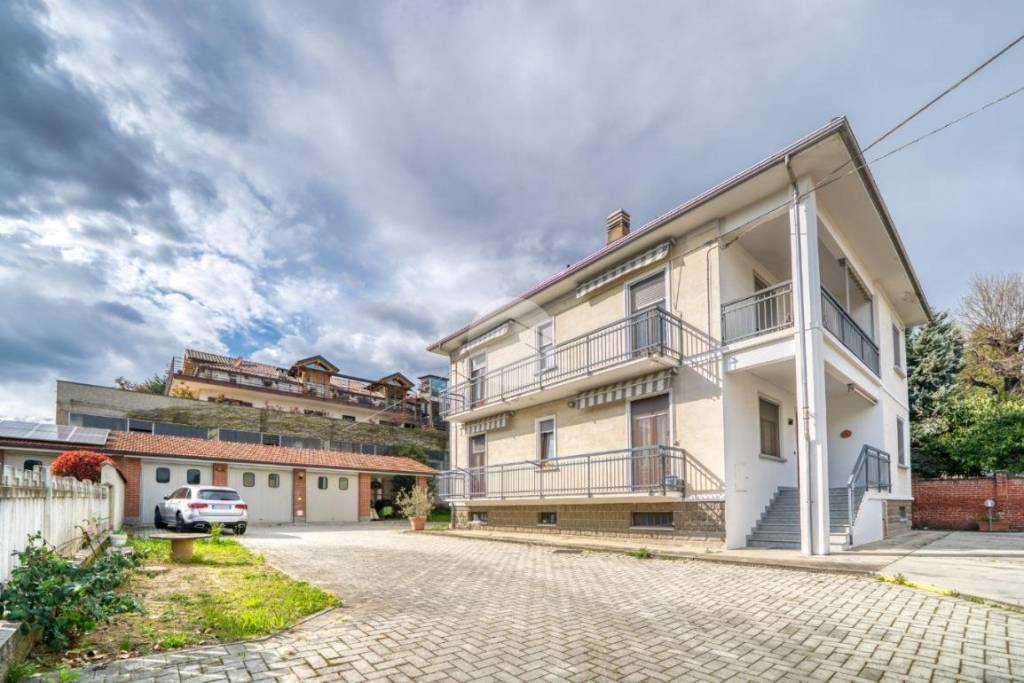 casa indipendente in vendita a Giaveno in zona Villa