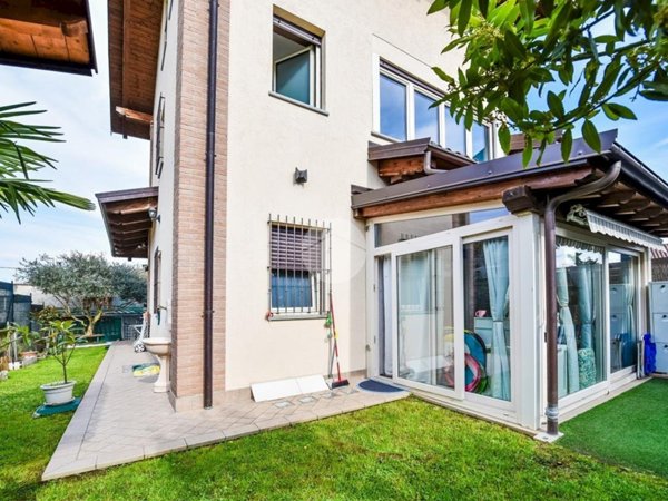 casa indipendente in vendita a Giaveno in zona Villa