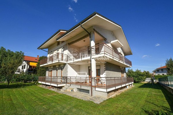 casa indipendente in vendita a Giaveno in zona Villa