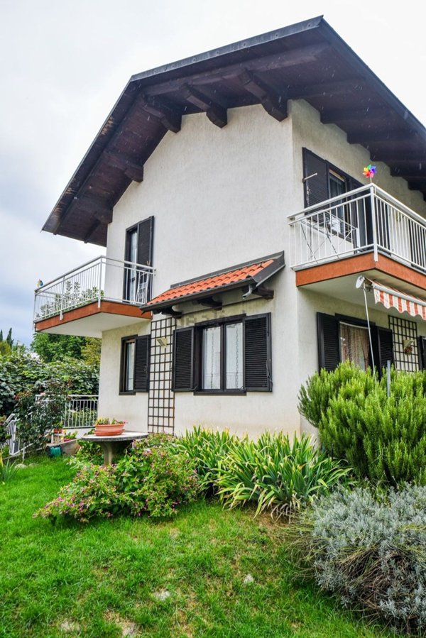 casa indipendente in vendita a Giaveno in zona Villa
