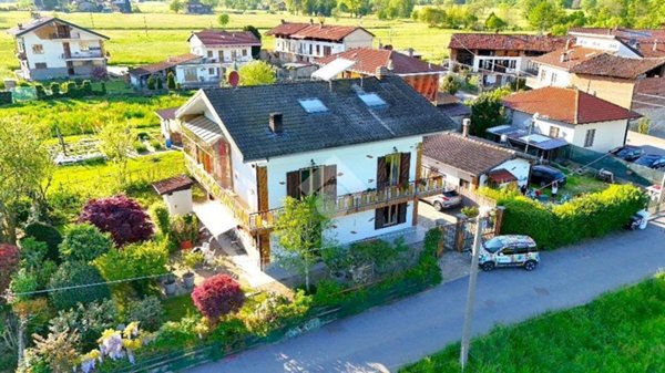 casa indipendente in vendita a Giaveno in zona Villa