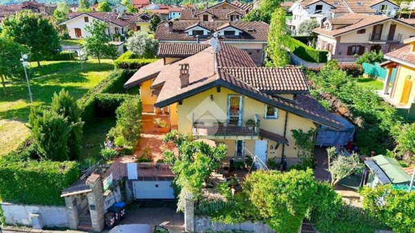casa indipendente in vendita a Giaveno in zona Villa