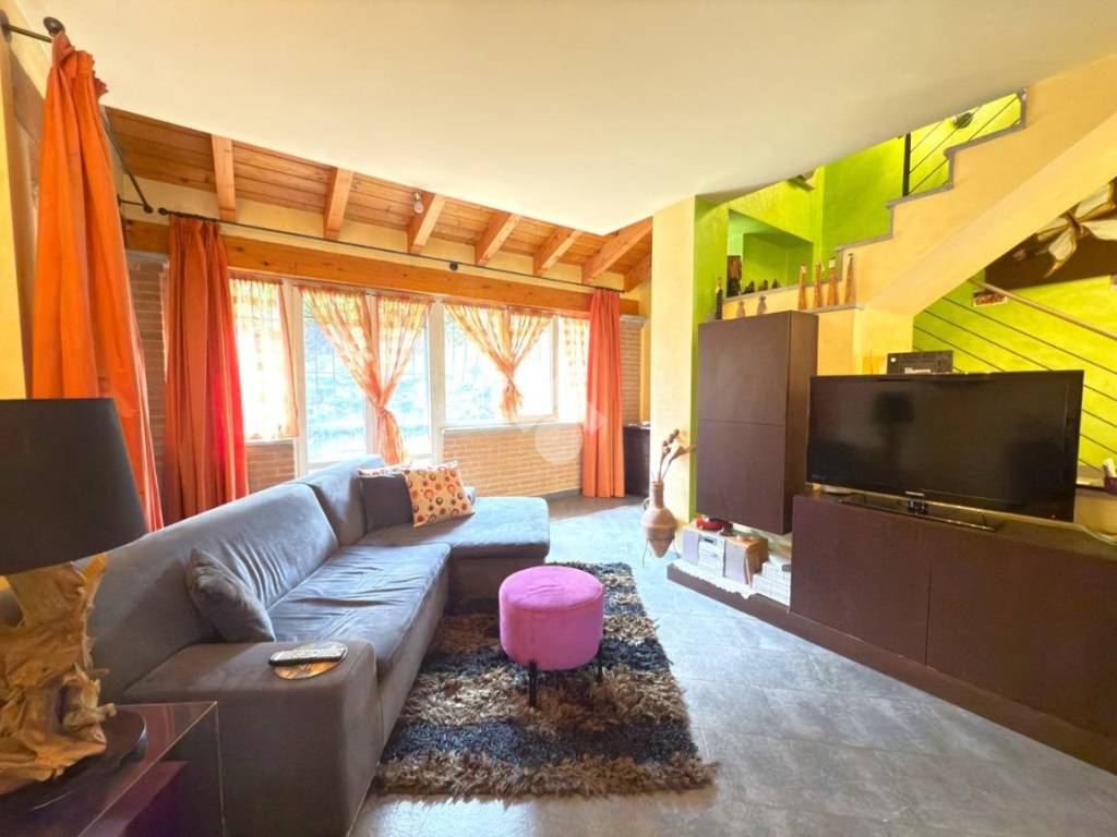 casa indipendente in vendita a Giaveno in zona Villa