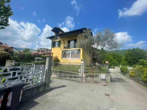 casa indipendente in vendita a Giaveno in zona Villa