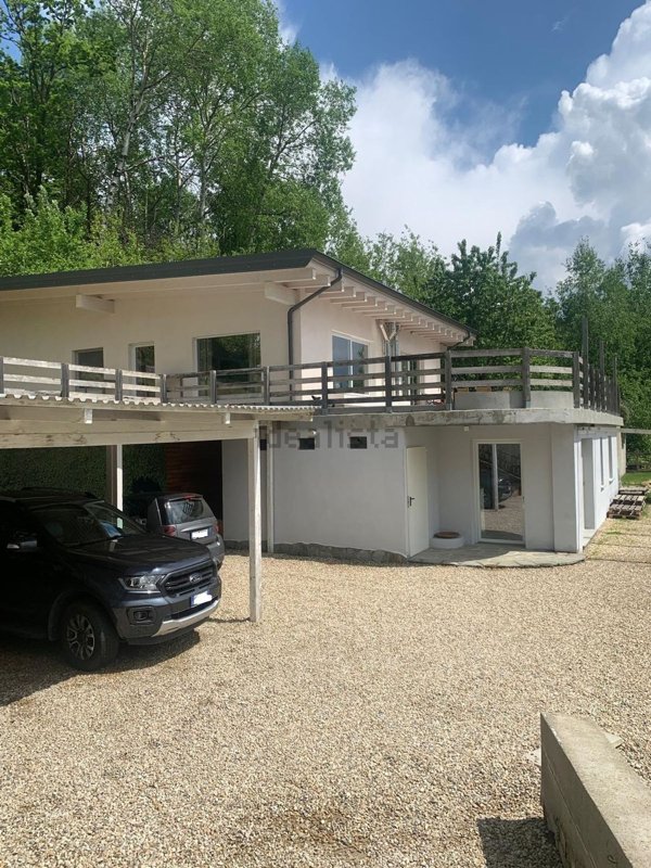 casa indipendente in vendita a Giaveno in zona Villa