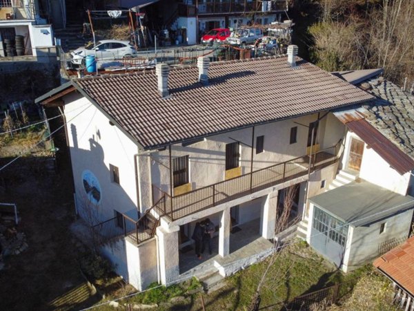 casa indipendente in vendita a Giaveno in zona Villa