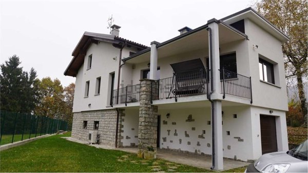 casa indipendente in vendita a Giaveno in zona Villa