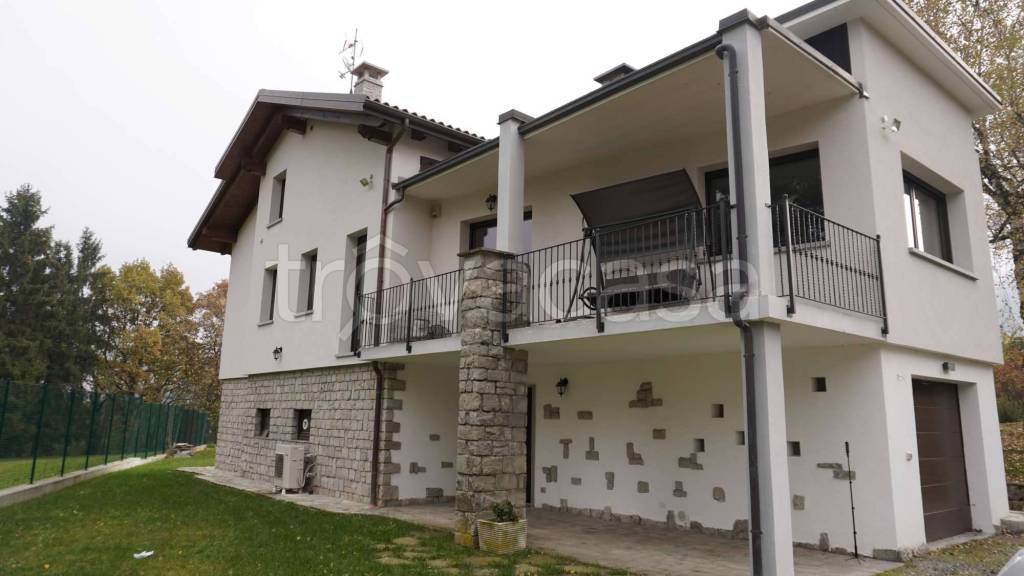 casa indipendente in vendita a Giaveno in zona Villa