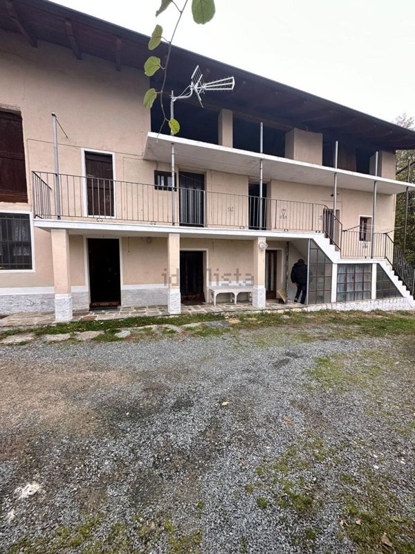 appartamento in vendita a Giaveno in zona Maddalena